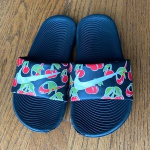 Girls Nike sandals (size 12)